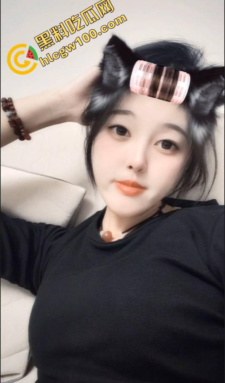 重庆医学院【李青玉】长相清纯却骚到不行的贫乳反差学妹，被学长哄骗发骚自拍-8