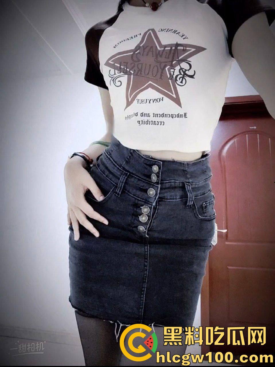 重庆医学院【李青玉】长相清纯却骚到不行的贫乳反差学妹，被学长哄骗发骚自拍-9