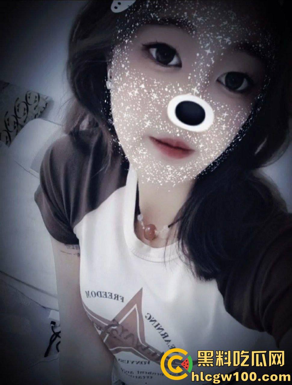 重庆医学院【李青玉】长相清纯却骚到不行的贫乳反差学妹，被学长哄骗发骚自拍-10