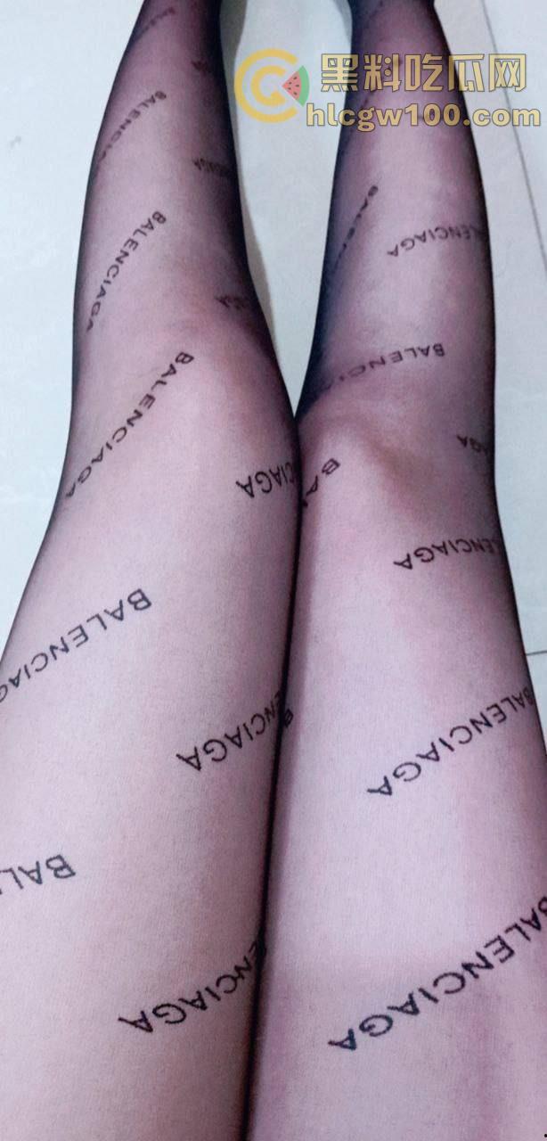 重庆医学院【李青玉】长相清纯却骚到不行的贫乳反差学妹，被学长哄骗发骚自拍-11