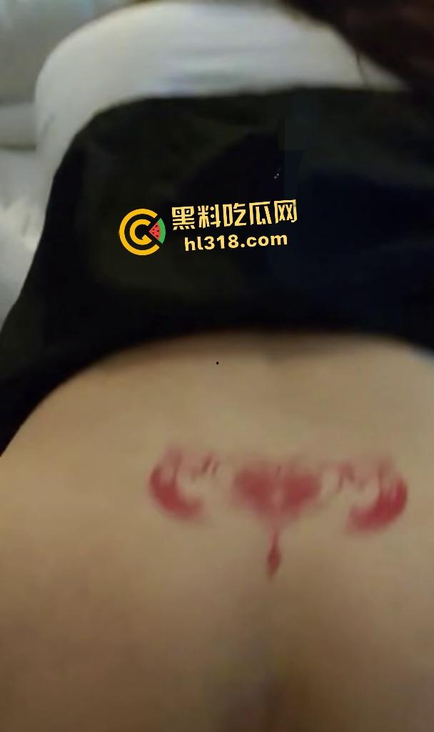 深圳人民医院为升职献BBW巨乳翘臀女友给骨科主任【龙厚清】儿子，可最后女友跑了，职位也没了！-5