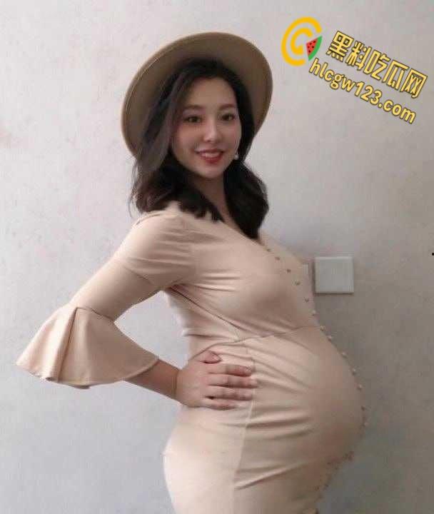 寂寞孕妇借抖音公开卖淫，这奶子都快能挤出奶了，这么大的肚子也不怕把孩子顶坏了？-3