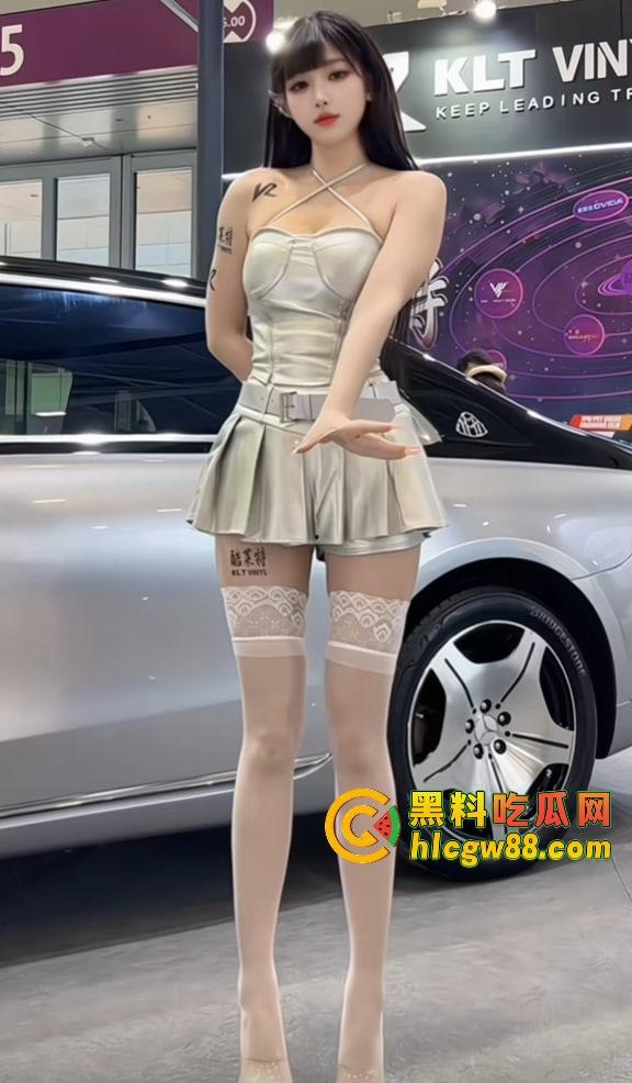 深圳车展还是深圳选妃大会?车模比拼谁穿得最少,逼毛走光、胸器乱晃哪个金主不心动?-6