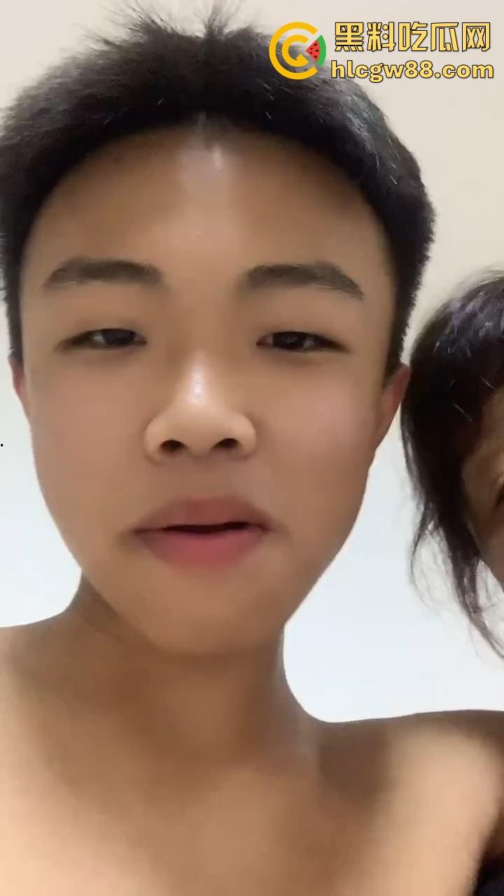 三十女人如老虎!精神小伙榜上熟女富婆 少妇身穿黑丝只为小情人更猛的抽插 性欲极强 小伙你顶不顶的住呀-1