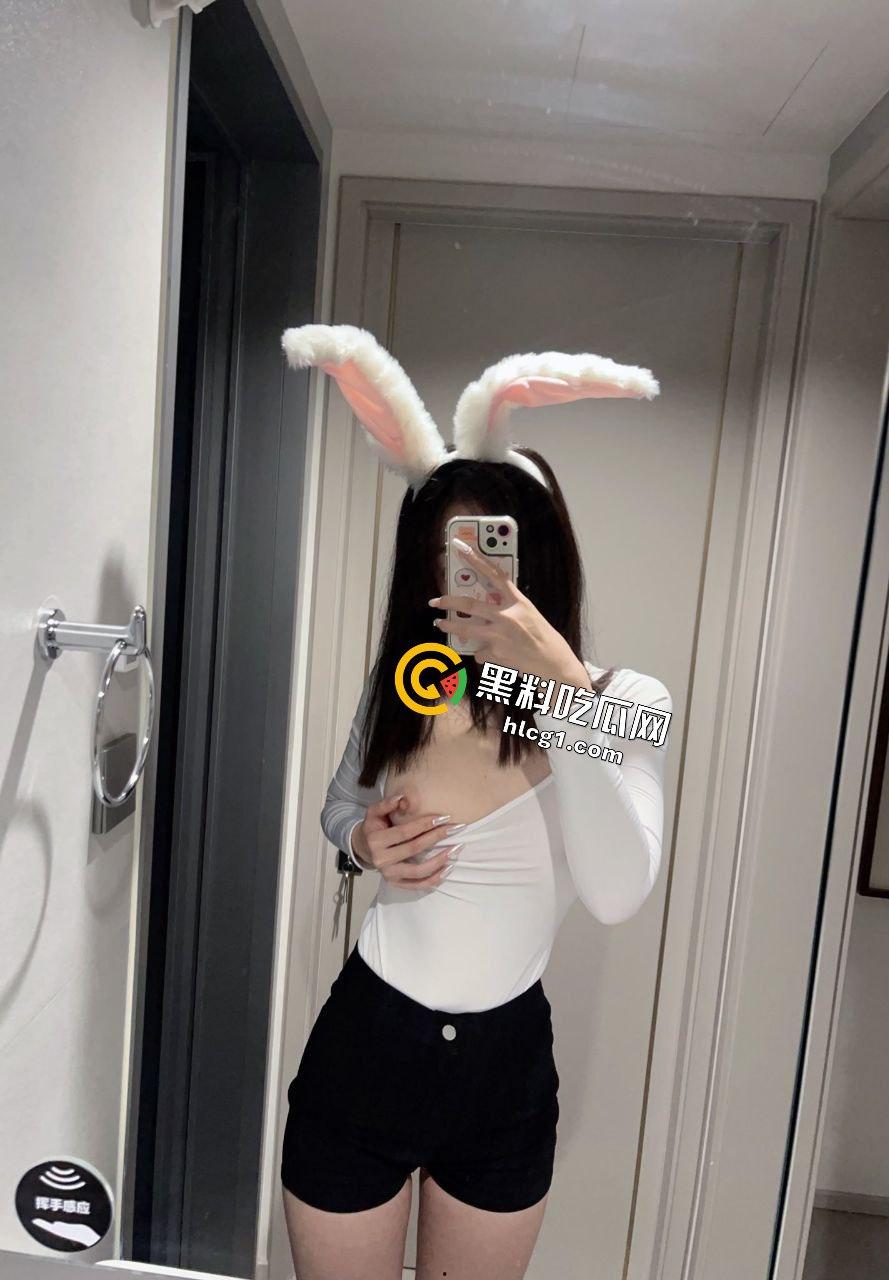 常州大学05年生被调教一年半，终成合格母狗，来到喜来登玩露出尽显 K9 本性！-8