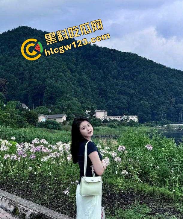 青岛极品幼师露脸抠逼泄露,讲完童话回家自慰表情媚到不行,骚到像开了九次房后再爱一次的脸!-9