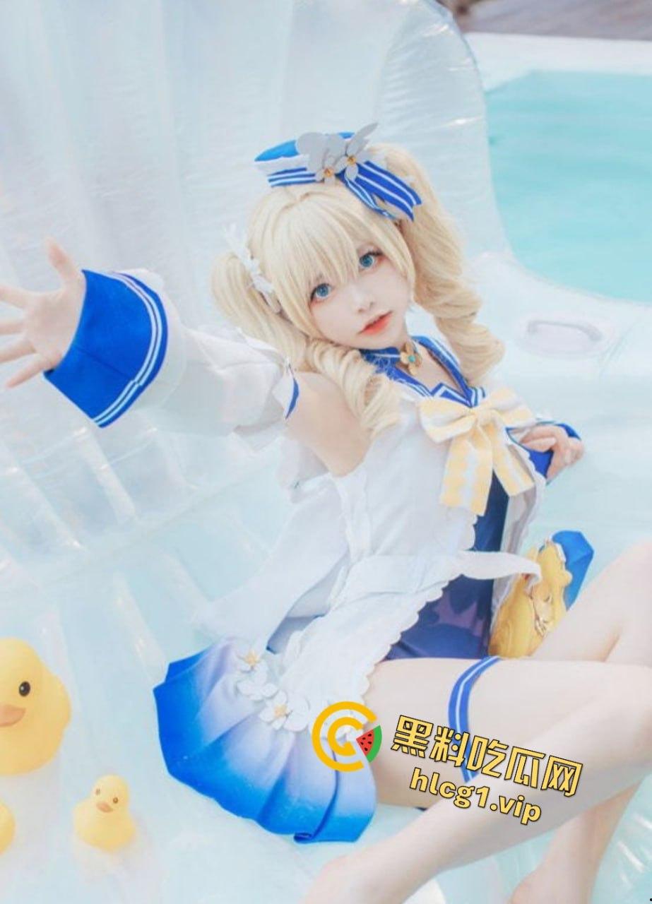 郑州漫展惊现偷拍风波!原神芭芭拉COSER泳装被抄底,怼脸坐脸视角视频疯传!-3