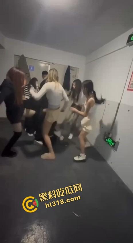 辽宁沈阳校园霸凌恶臭升级，不到18霸凌女同学还直播炫耀，年龄不到不判刑，打人视频明码标价6.6元！-14