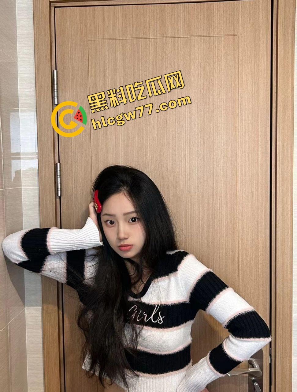 南阳『孙艺欣』浓眉大眼颜值拉满，宿舍偷拍流出，小母狗本性爆发，一晚被操7次还求再来！-1