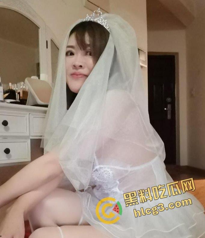 成都上岸美女骚鸡『丘丘』私密视频外泄!丰乳肥臀绝美身材镜前被男友后入狂草!-1