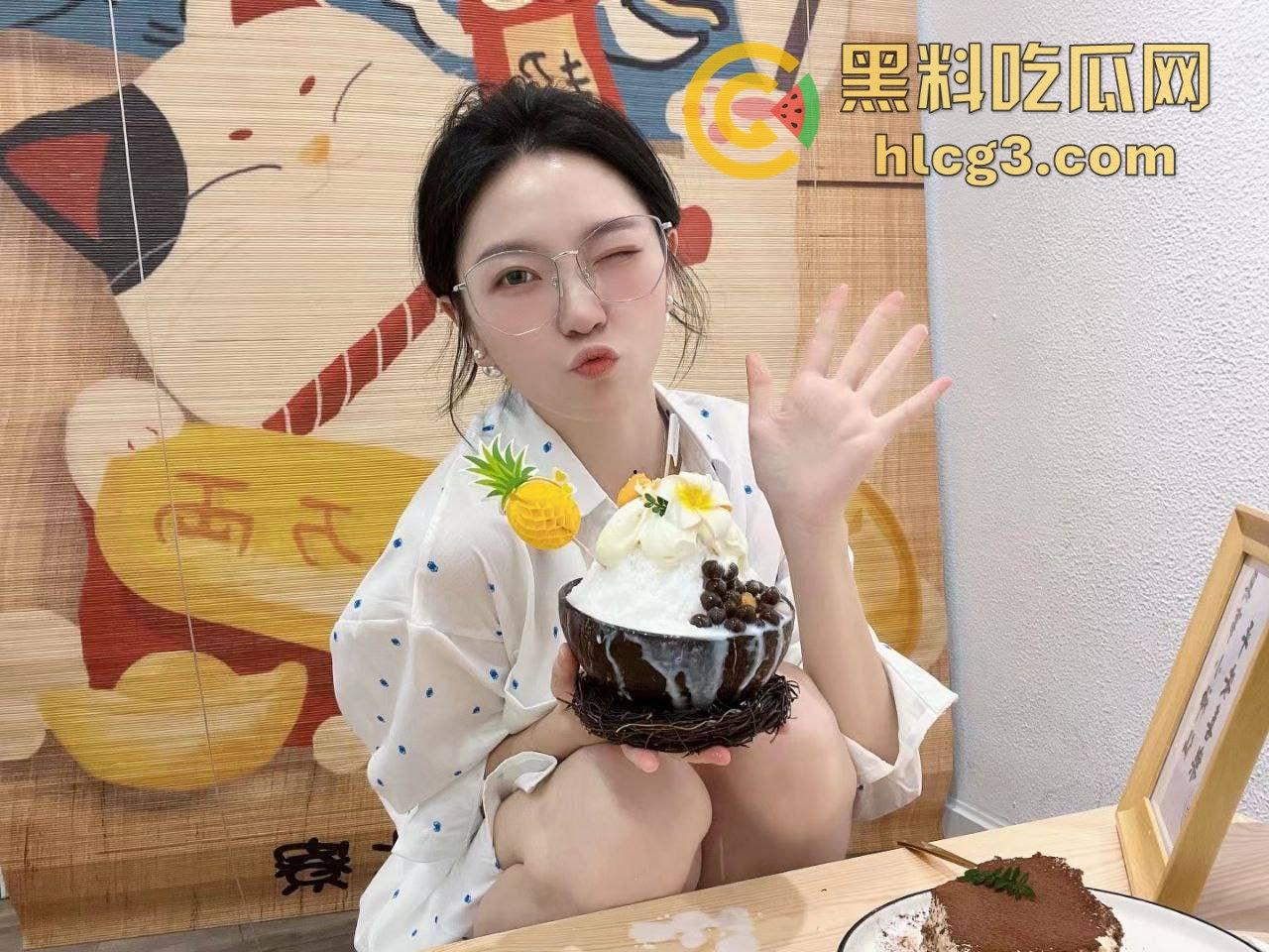 99年骚逼女神舔狗夜夜意淫，她却甘心跪地当金主脚下的狗，沸羊羊的梦想全是金主的现实！-3