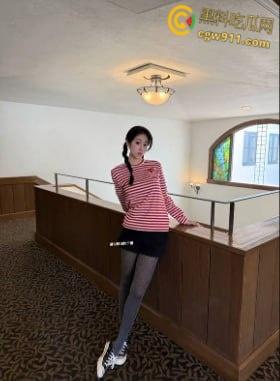 抖音留学生网红【最讨厌纽约下雨】，红色吊带丝袜性感诱人，无套爆操还要用跳蛋自慰，反差值拉满！-4