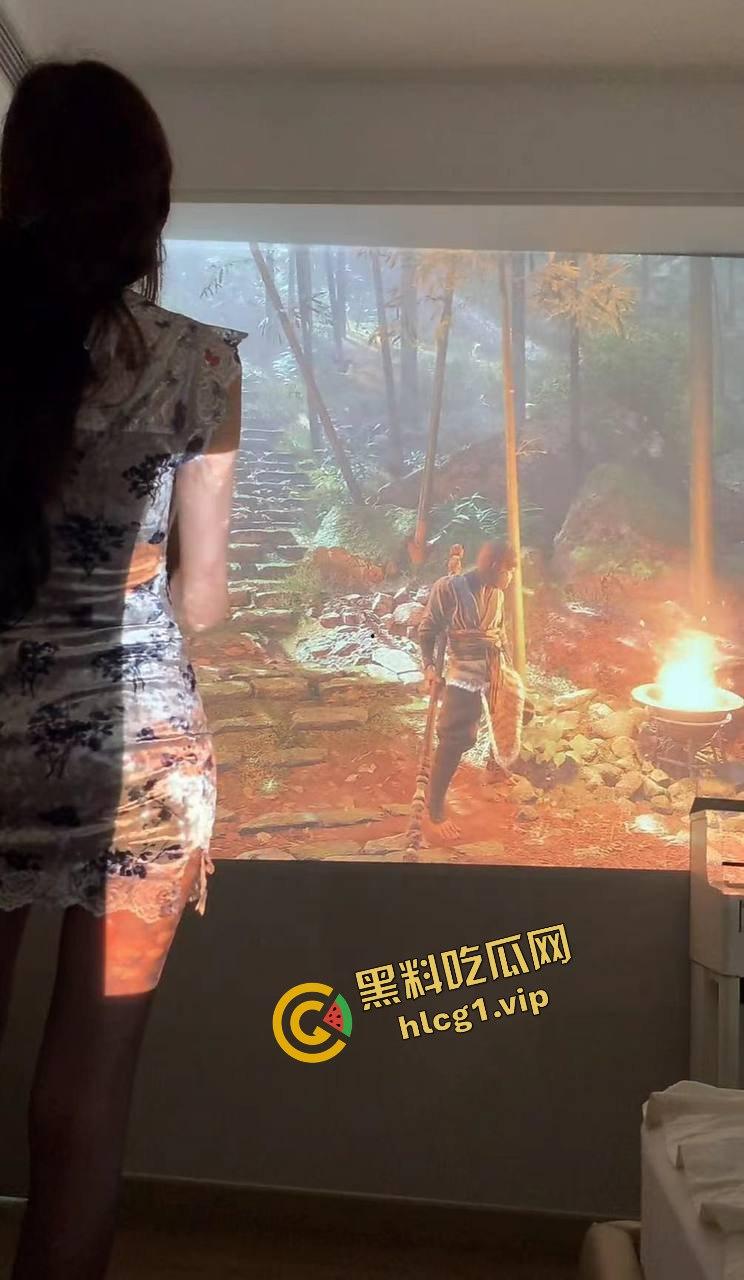 火爆全球的『黑神话悟空』网友为买游戏 给老婆舔逼半小时!才肯给钱买 抓紧上号!-12