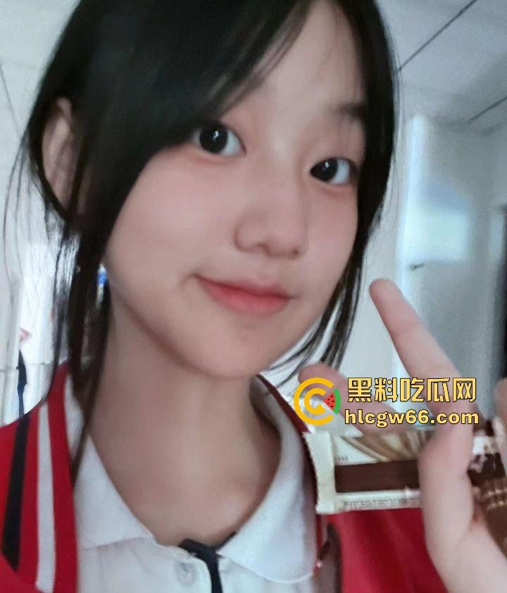 河北张家口反差学生妹【王若玮】小小年纪极品大奶 被渣男哄骗私拍揉胸扣穴的小母狗 很有撸点！-3