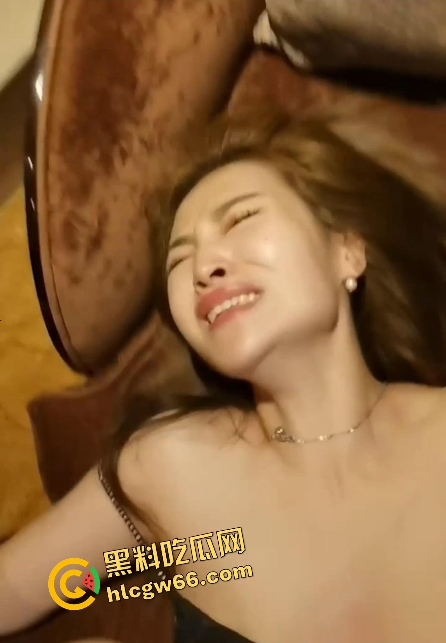 达州极品少妇【吴小倩】背着男友约炮录像,骚逼被操到戴痛苦面具,男友怒放全网!-8