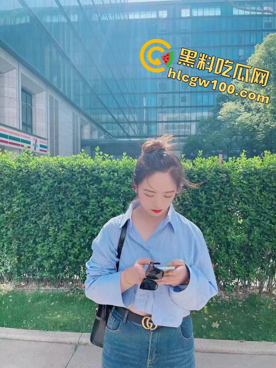 杭州工商大奶银行职员【王雅敏】，为求上位主动给领导当狗，被调的夸夸扇自己耳巴子-5