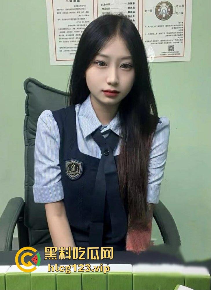 河北邢台快手网红吴媛媛吸毒后大街裸奔！性感长腿翘臀，精神小妹彻底玩嗨学狗爬行！-3