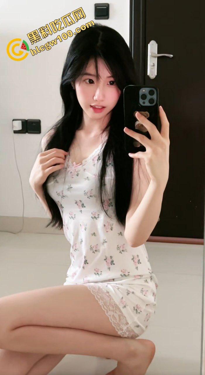 福建莆田反差婊骚鸡粉逼炮友『杨颖妮』日常记录爆操母狗 淫荡做爱舔逼遭泄密！原创独家流出！-1