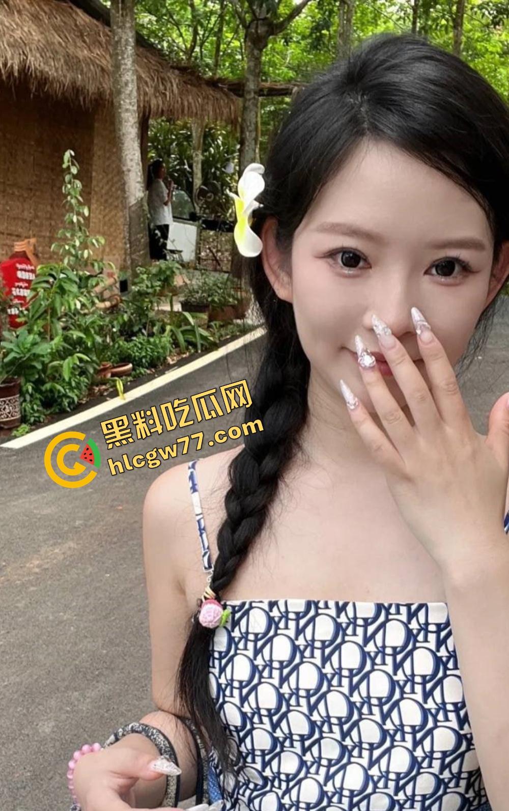 江西女大学生莫小宁装得清纯，背地里被调教成舔鸡巴母狗！一边被后入爆操一边浪叫夹鸡巴！-12