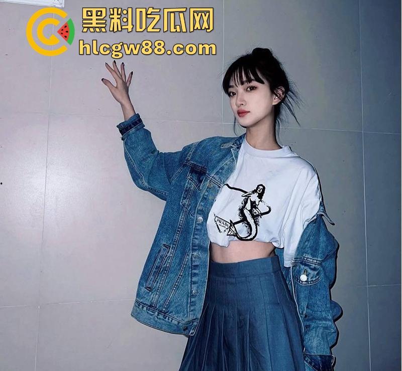 陈翔六点半女演员【王妍】被曝光下海做外围 露脸实拍全裸自慰福利 内容炸裂!-14