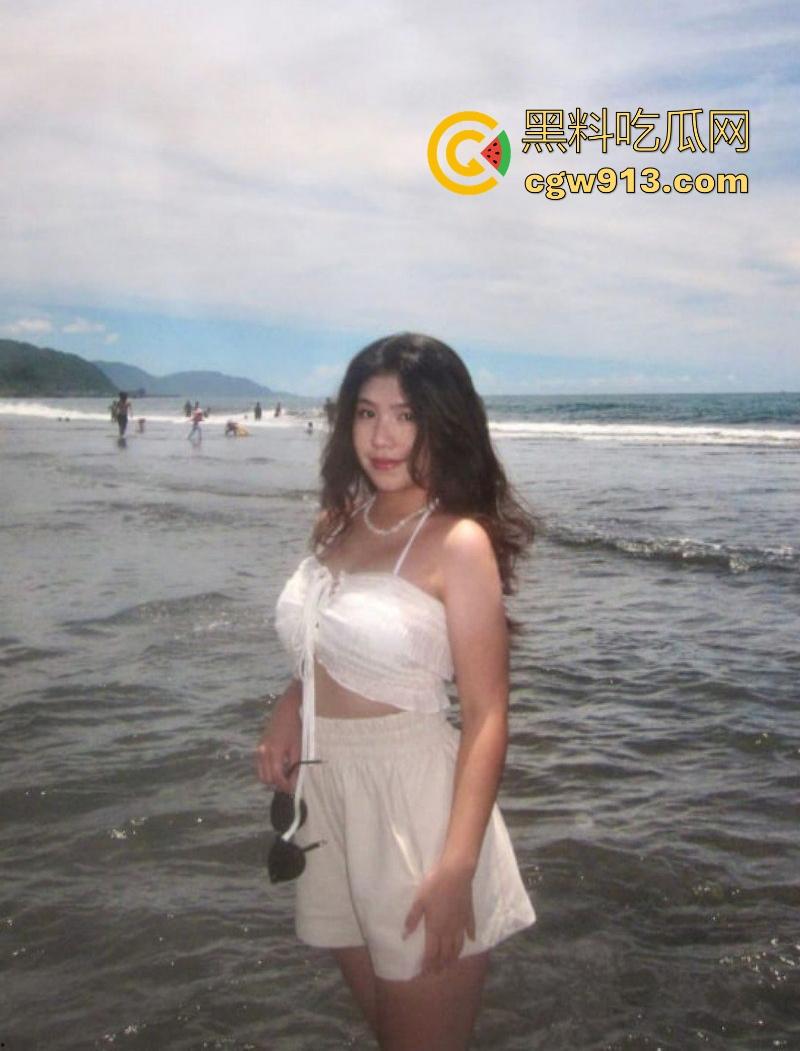 香港医学大学【李咏媚】校外兼职车模被金主相中,重金拿下调教,后入暴操肥臀细腰,道具开发肛穴!-5