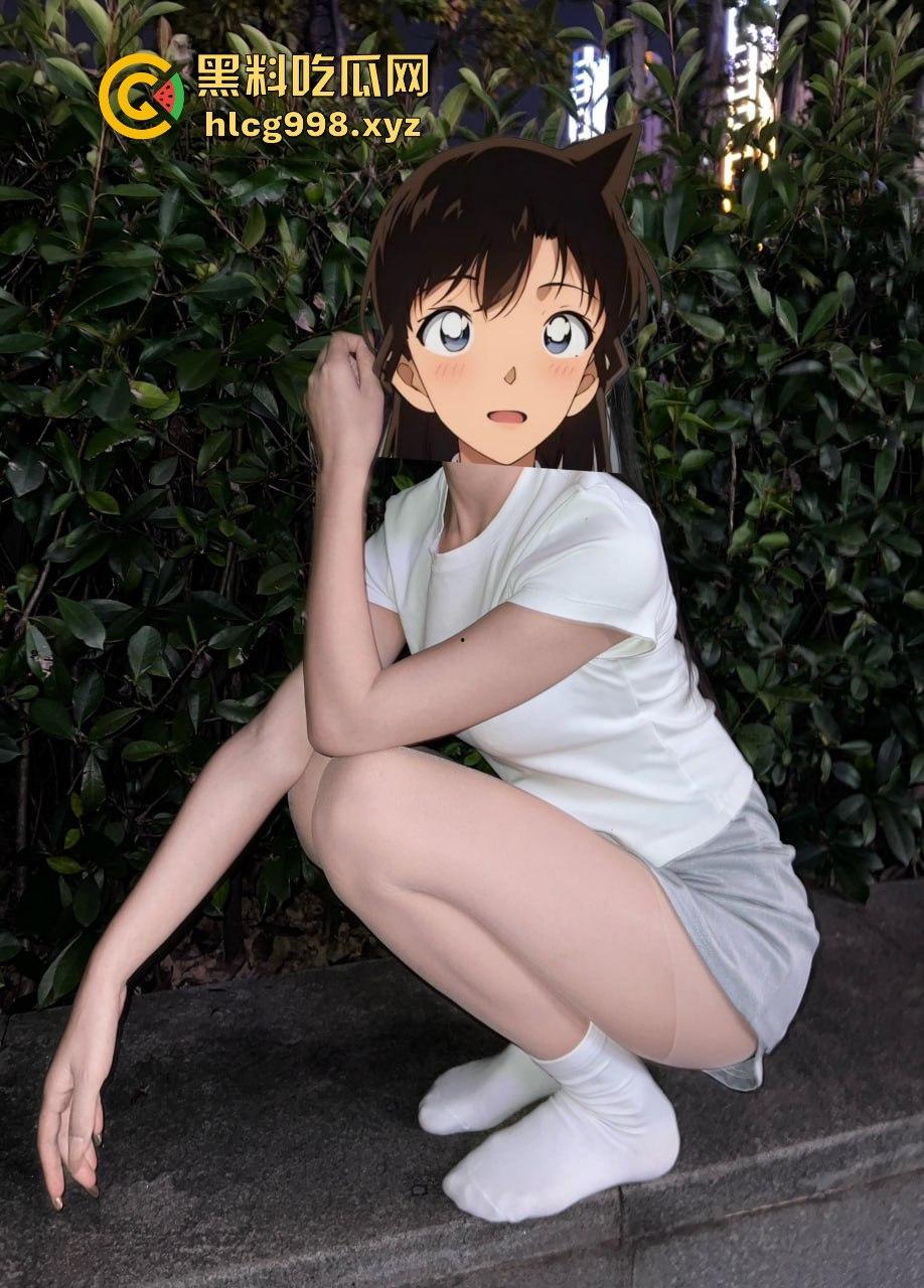 反差人妻【兔兔】推特翻车！优雅骚妻停车位拉进楼道，跪地扒裤九浅一深顶到底！-3