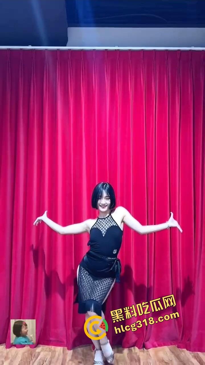 小红书约拍女客户明明有男朋友还骚得不行,广州白云区凌晨偷情被我内射两次,回家还躺进男友被窝装无事!-5