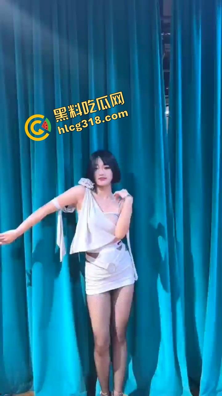 小红书约拍女客户明明有男朋友还骚得不行,广州白云区凌晨偷情被我内射两次,回家还躺进男友被窝装无事!-12