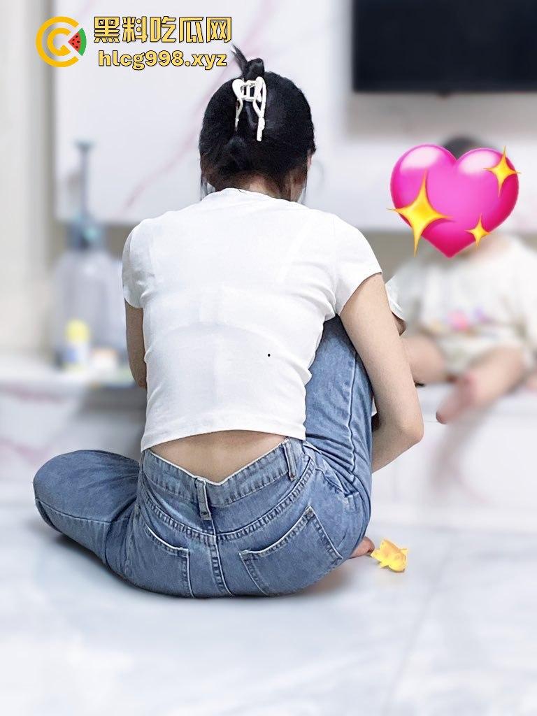 反差人妻【兔兔】推特翻车！优雅骚妻停车位拉进楼道，跪地扒裤九浅一深顶到底！-31