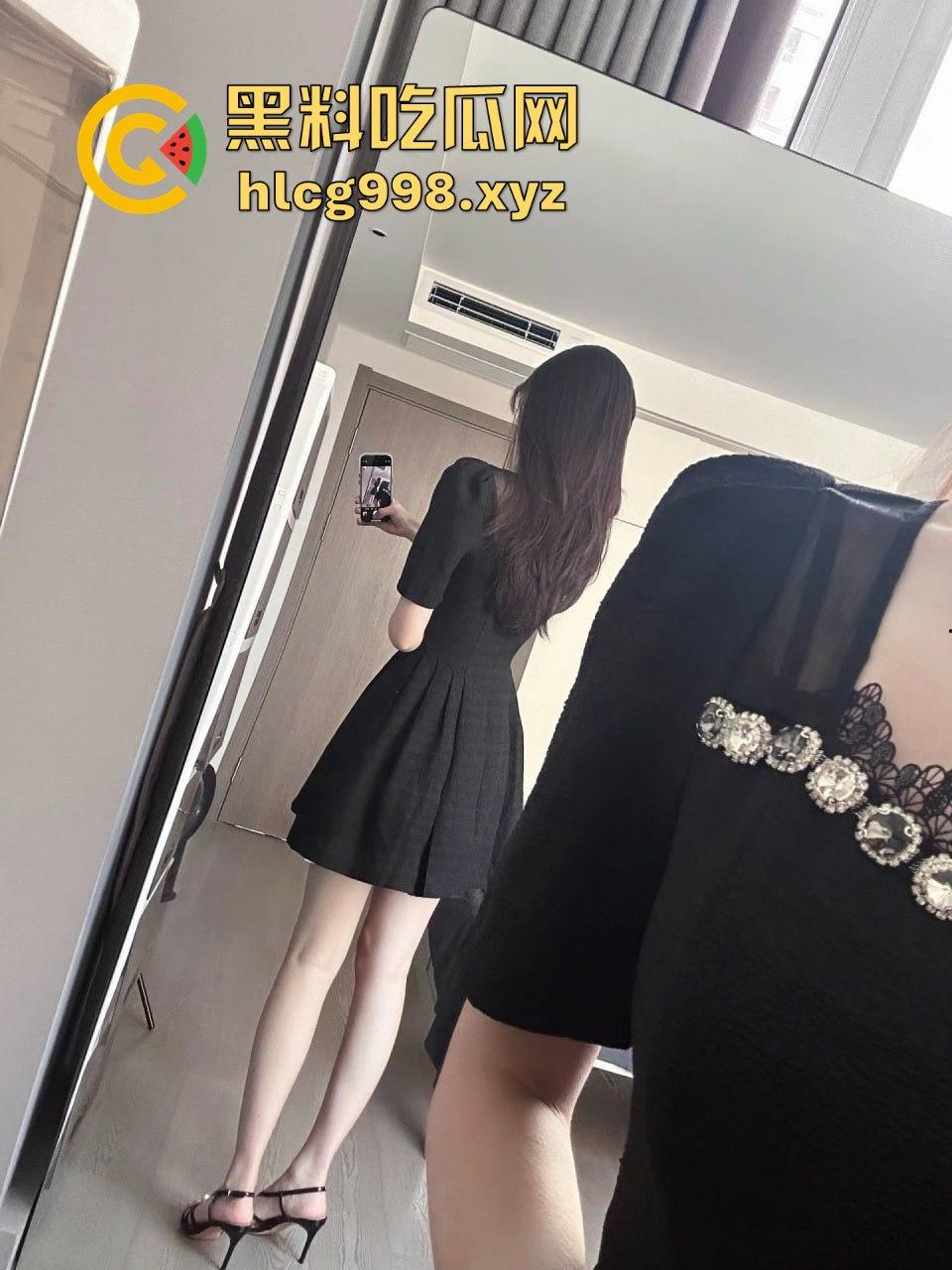 反差人妻【兔兔】推特翻车！优雅骚妻停车位拉进楼道，跪地扒裤九浅一深顶到底！-39