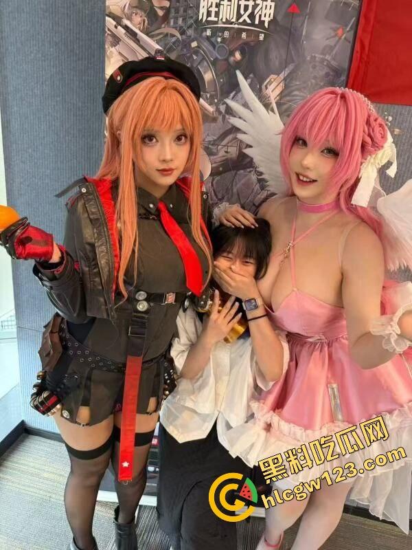 想干COS小母狗?先干摄影圈,奶子诱人腿开得贼快,拍完直接约房,不买相机都觉得亏!-3