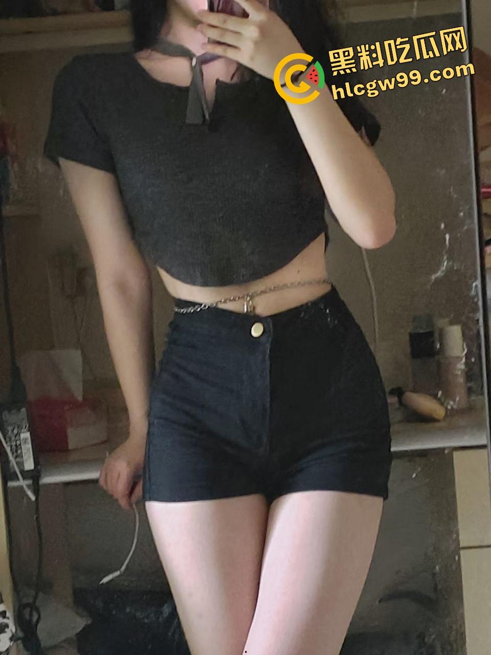 山西艺术职业反差骚鸡【苏冰思】饥渴了在无人宿舍露奶，情趣内衣被炮友后入爆干！独家曝光流出！-5