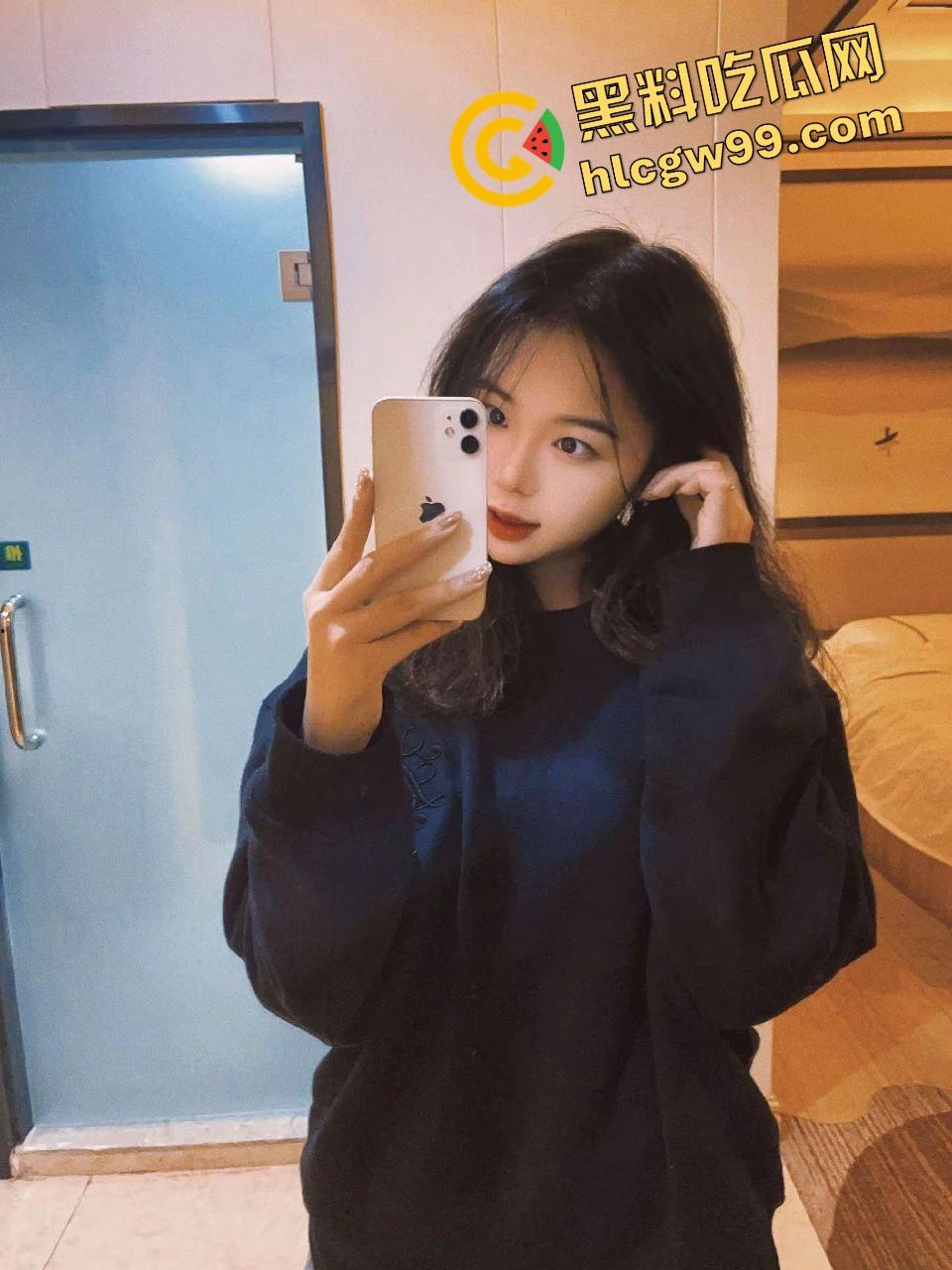 抖音清纯嫩妹反差学生妹『Jessic』私底下酒店约炮会员大哥,粉色上衣塞满后怼嫩逼!独家曝光流出!-4