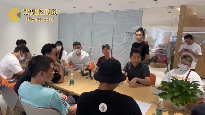 权没维上 还交了20块停车费？极氪背后的生存之战 极氪车主彻底破防 老车主拉横幅维权-13