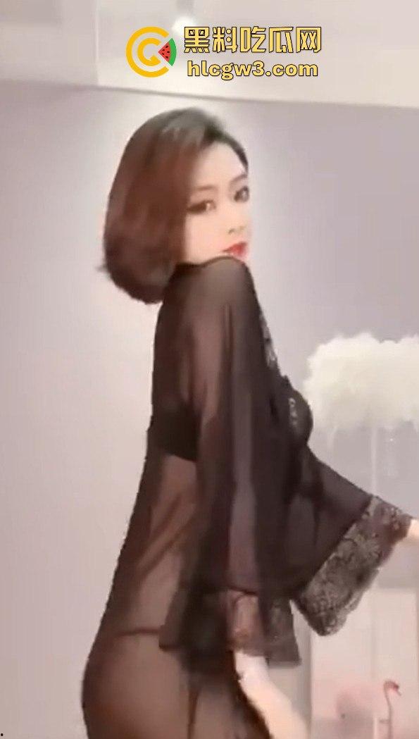 快手127W粉丝高冷御姐【饭饭Ding】私人订制视频流出！擦边不露点，骚归骚但格局太小了！-4