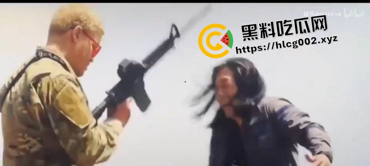外网爆火!电影内战中的枪毙香港人名场面 国内绝对不能放的删减片段 欣赏老美的意淫-3
