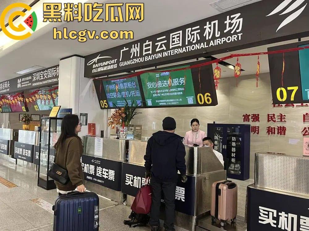 广州白云机场卫生间惊见哥们导管!上飞机前来一发图个睡得香?影子拍了40秒,这哥们结束直接收场!-3