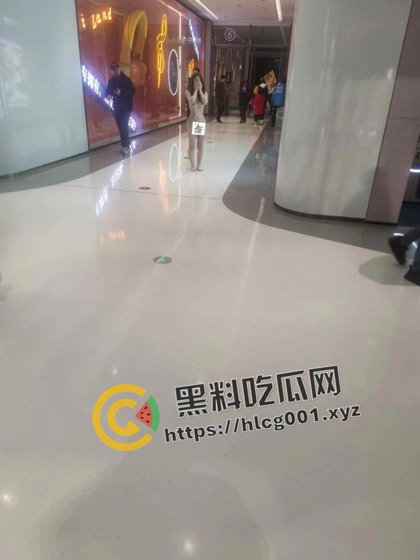 裸奔就是艺术！武汉万科女子裸奔 南宁多起裸奔 裸奔年年有 今年特别多啊-4