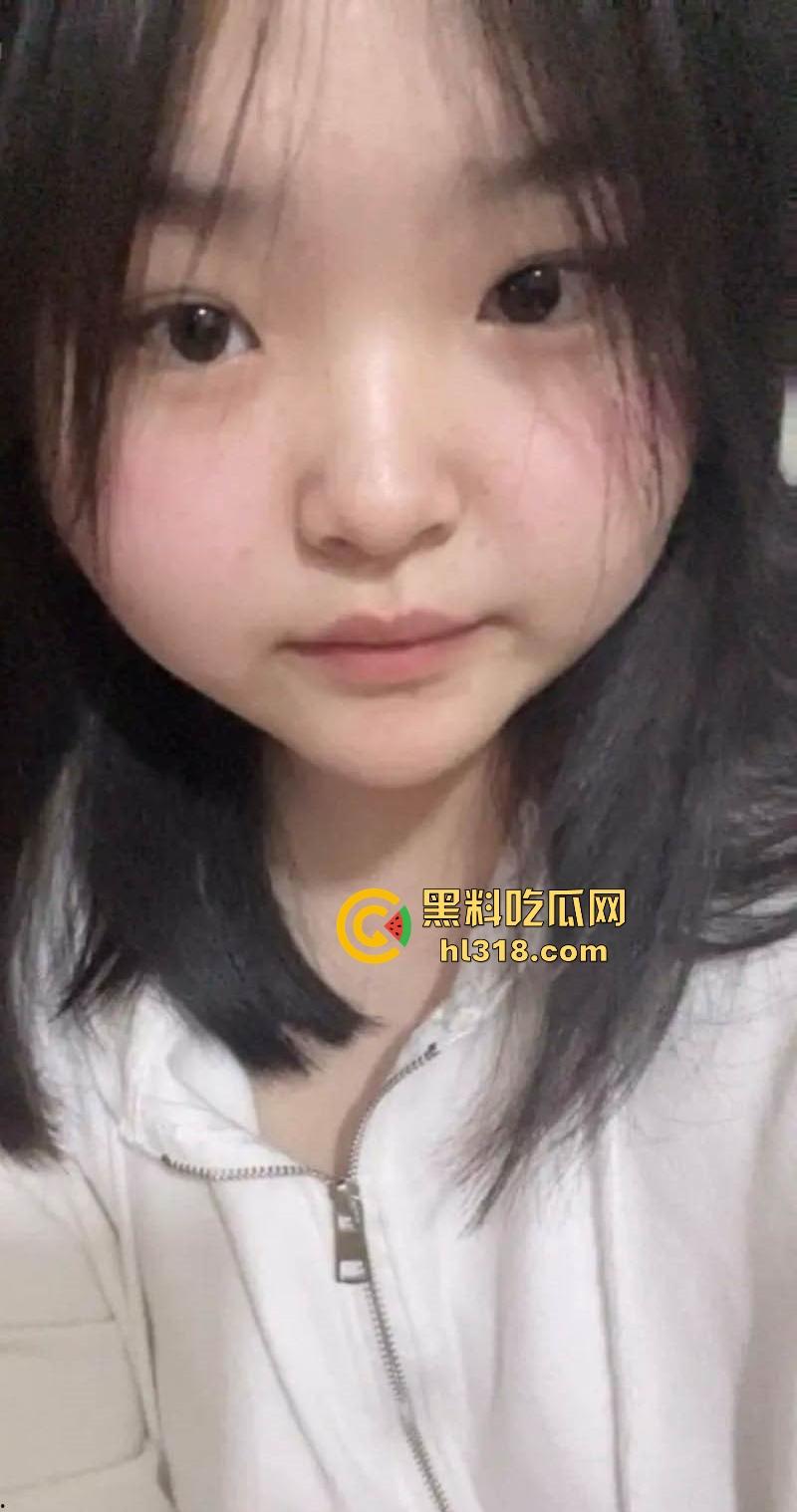 河南微胖学生妹王调自慰视频泄露，硕大巨乳勾勒傲人曲线，配合玩具深入私处，场面香艳至极！-2