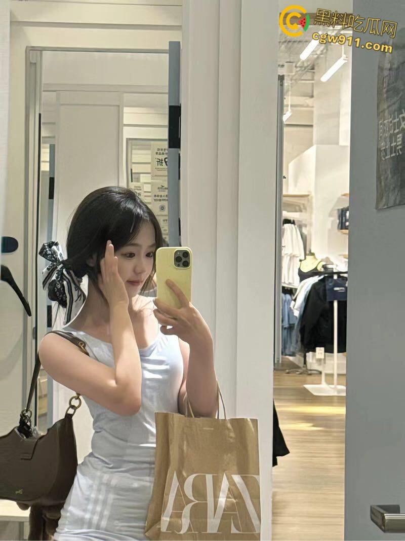 湖南长沙高颜值情侣,下班激情做爱解压,露脸深喉被男友怼拍,开档肉丝自慰娇喘淫叫,撅着翘臀拽头发猛操!-1