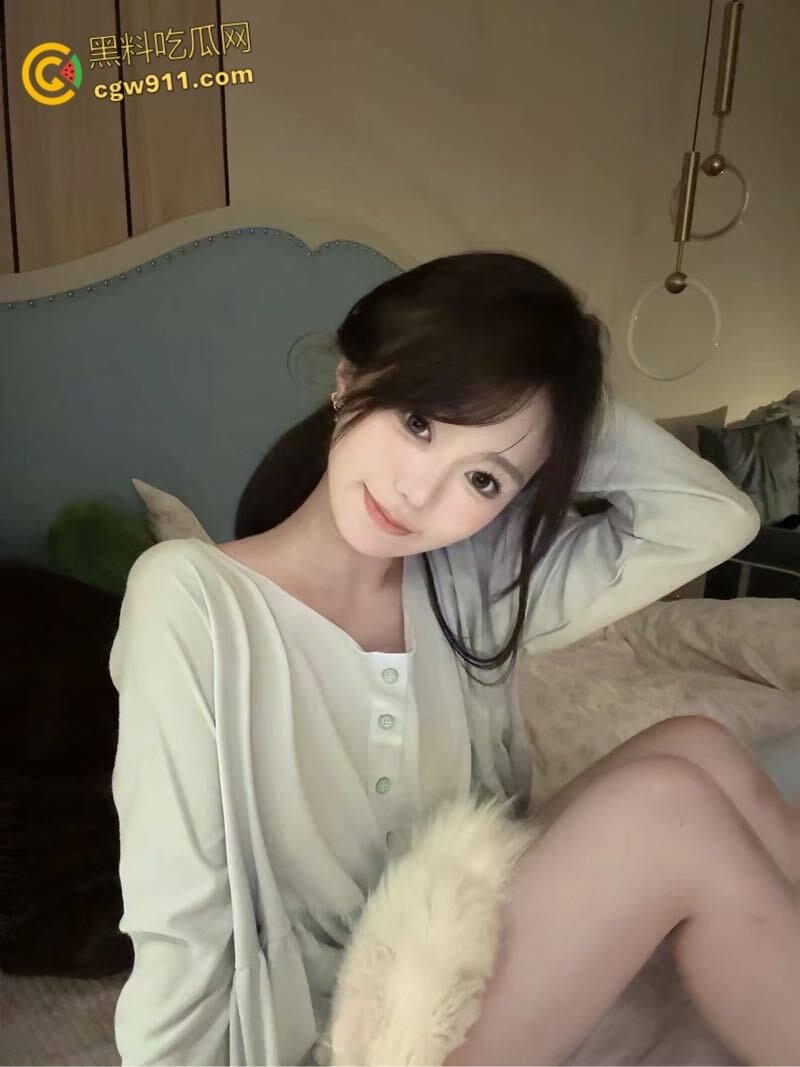 湖南长沙高颜值情侣,下班激情做爱解压,露脸深喉被男友怼拍,开档肉丝自慰娇喘淫叫,撅着翘臀拽头发猛操!-2