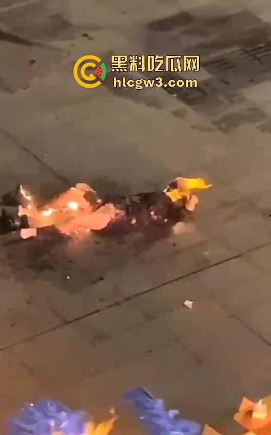 重庆南坪江南装饰城突发火灾!火光冲天令人心惊,愿所有人都能平安无事!-1