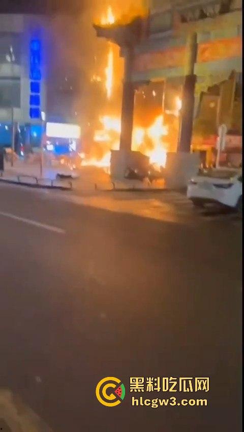 重庆南坪江南装饰城突发火灾!火光冲天令人心惊,愿所有人都能平安无事!-5