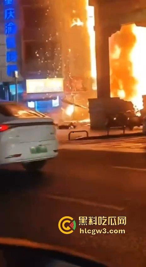 重庆南坪江南装饰城突发火灾!火光冲天令人心惊,愿所有人都能平安无事!-9