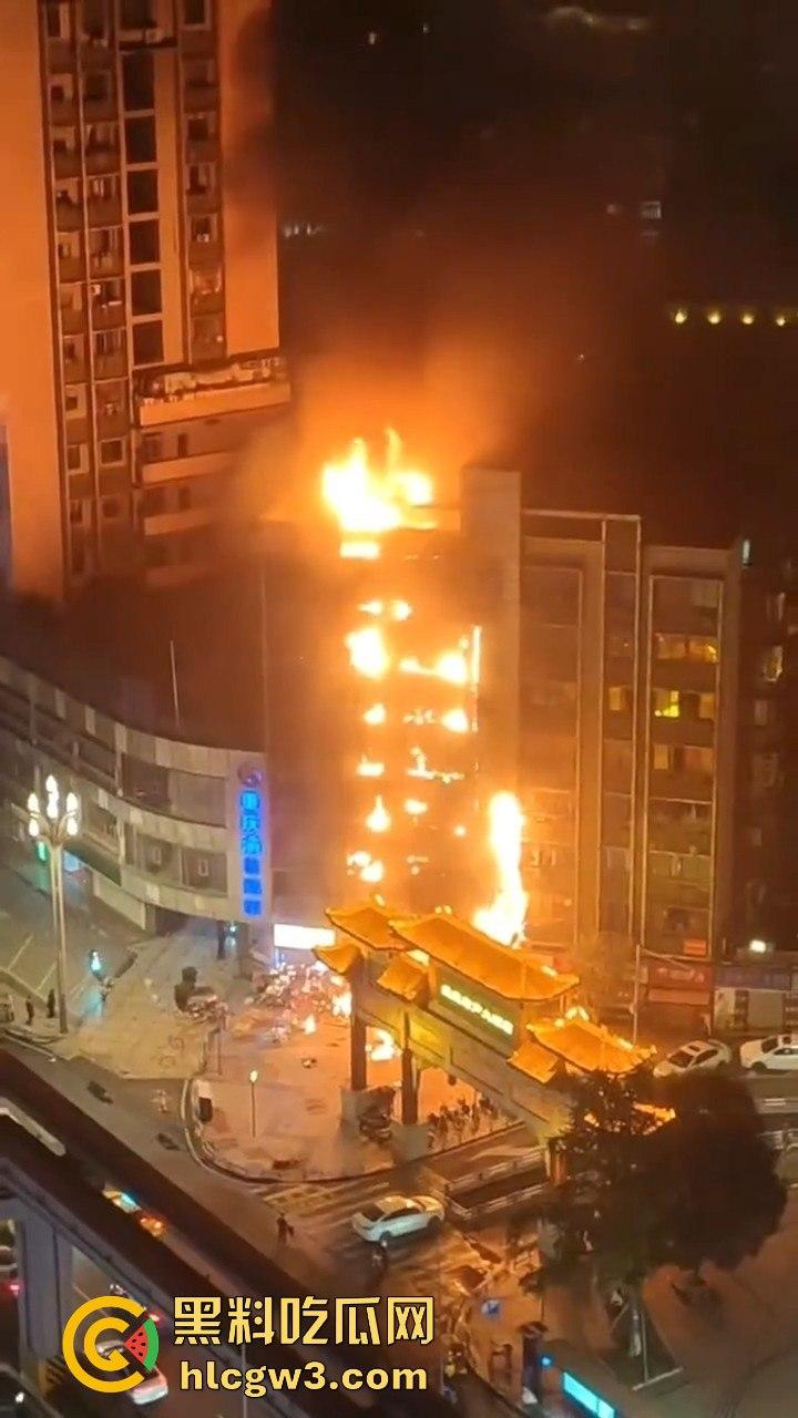 重庆南坪江南装饰城突发火灾!火光冲天令人心惊,愿所有人都能平安无事!-11