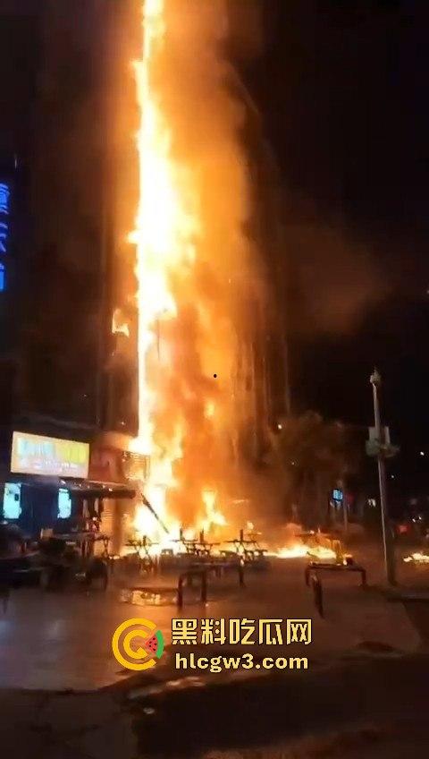 重庆南坪江南装饰城突发火灾!火光冲天令人心惊,愿所有人都能平安无事!-12