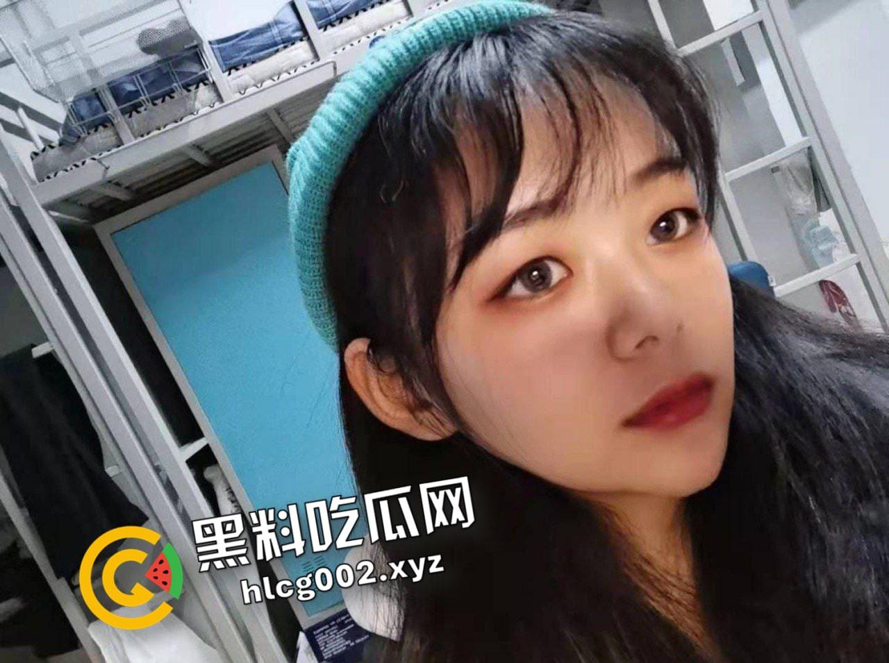 四川大学汉语言专业女大学生的私密时刻 没有反差 24小时的骚 爆操视频被男友流出-6