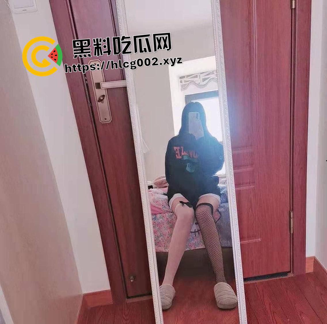 四川大学汉语言专业女大学生的私密时刻 没有反差 24小时的骚 爆操视频被男友流出-16