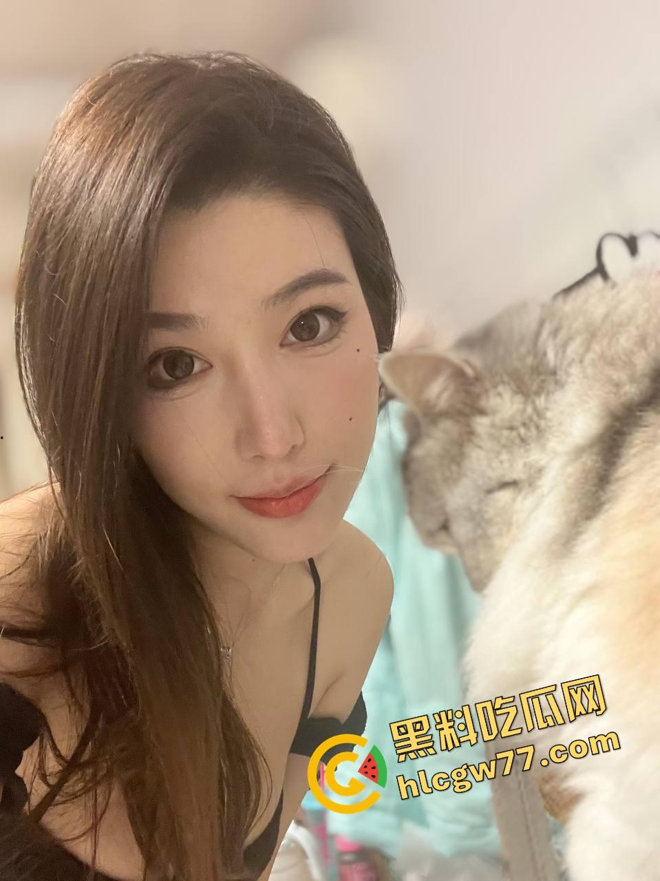 上海极品前女友【李海元】巨乳晃动毒龙深喉，分手后反差母狗身份曝光，骚得连鸡巴都哭了！-5