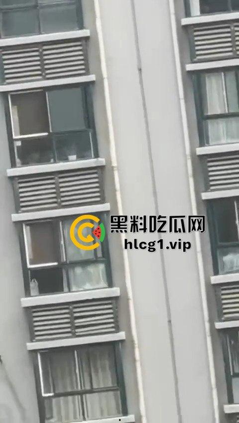 15层高楼修空调！老王徒手下楼不带防护，面子比命重要？-2